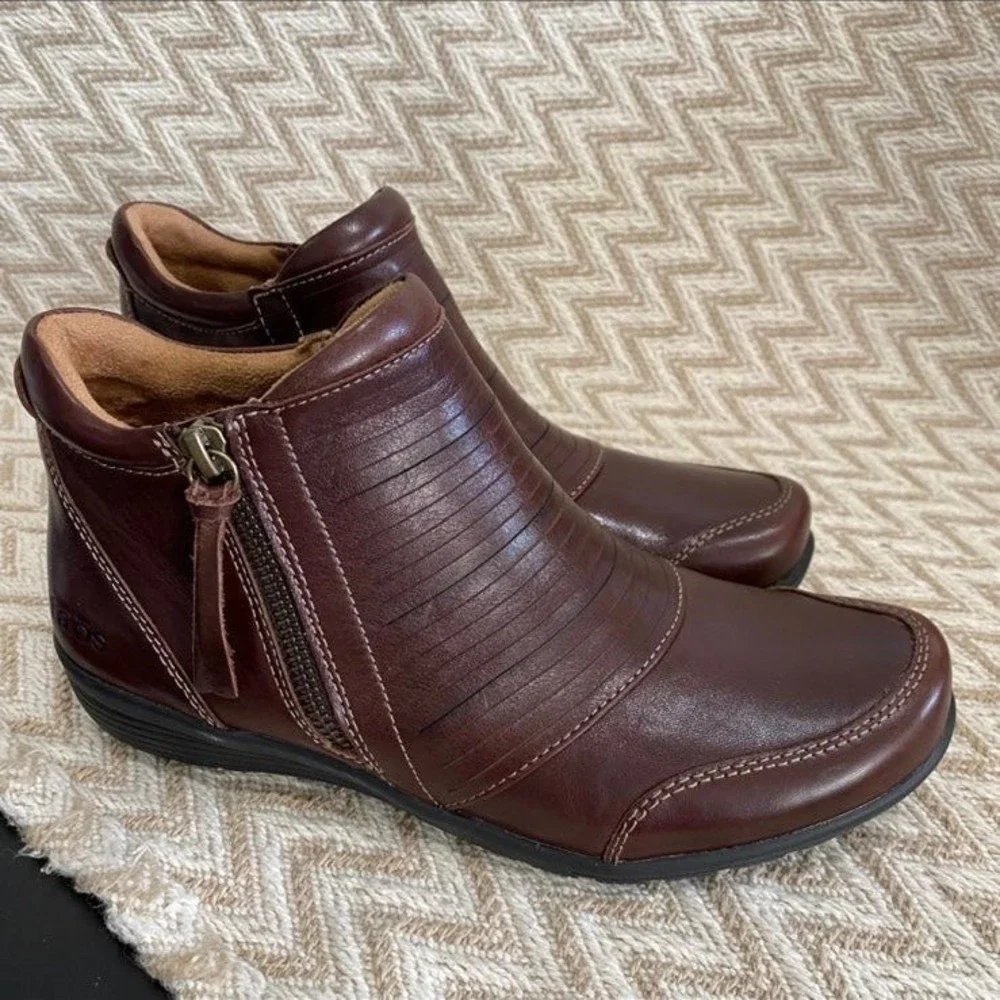 Taos Footwear Women’s Habit Leather Bootie - Picture 3 of 11